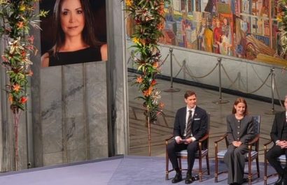 El Premio Nobel de la Paz 2025 fue recibido este miércoles en Oslo, Noruega, por Ana Corina Sosa, hija de la dirigente opositora venezolana María Corina Machado.