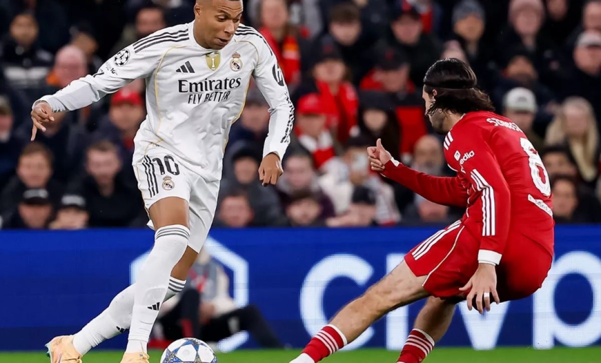 El Real Madrid sufrió una derrota 1-0 ante el Liverpool en el estadio de Anfield, en un partido correspondiente a la fase de grupos de la UEFA Champions League.