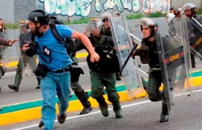 El Sindicato Nacional de Trabajadores de la Prensa (SNTP) de Venezuela anunció que 24 periodistas, comunicadores y trabajadores de la prensa están detenidos.
