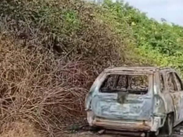 El auto se consumió en su totalidad por lo que se desconoce su procedencia.