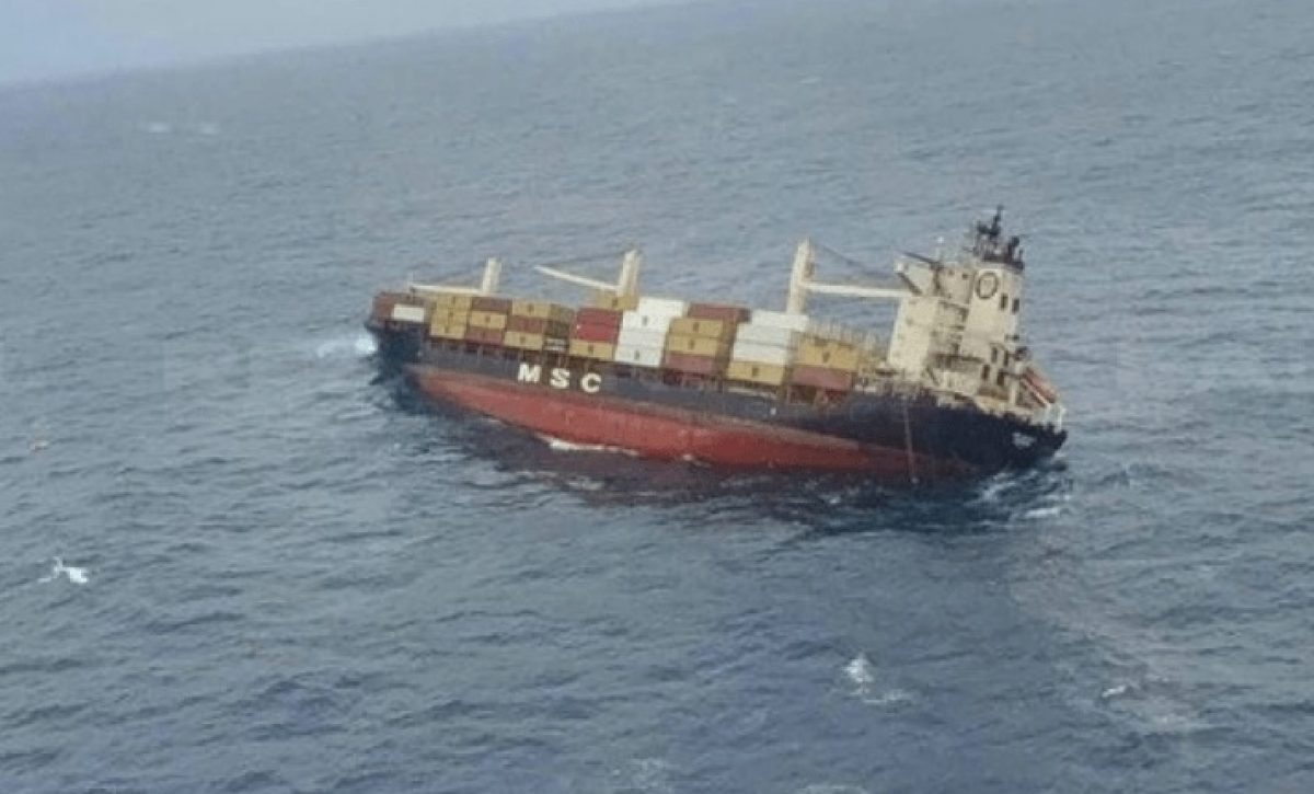 El buque portacontenedores MSC Elsa 3, con bandera de Liberia, se hundió a 38 millas náuticas de la costa de Kochi, en India.