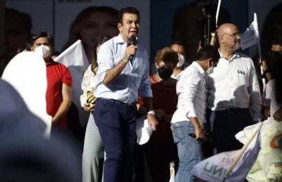 El candidato presidencial Salvador Nasralla durante un mitin. FOTO: Europa Press.