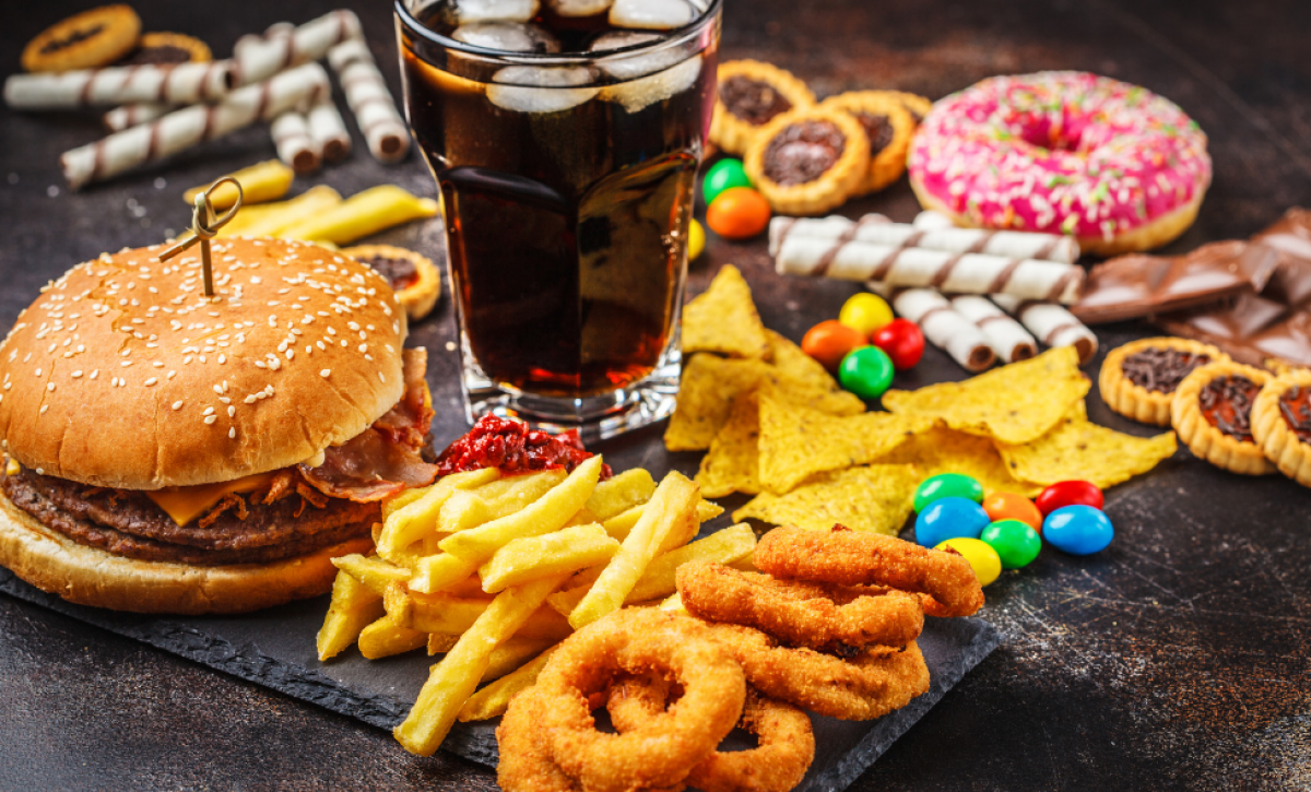 La comida chatarra puede ser deliciosa, pero afecta la salud.