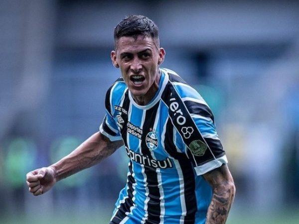 El delantero argentino Cristian Pavón, jugador del Gremio, fue denunciado por la Policía de Brasil tras un altercado con uno de sus agentes.