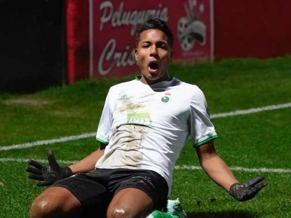 El ecuatoriano Jeremy Arévalo firma renovación con Racing de Santander hasta 2027