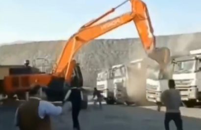 El empleador de una empresa en Turquía llevó a cabo un acto de vandalismo contra los camiones de su empleador.