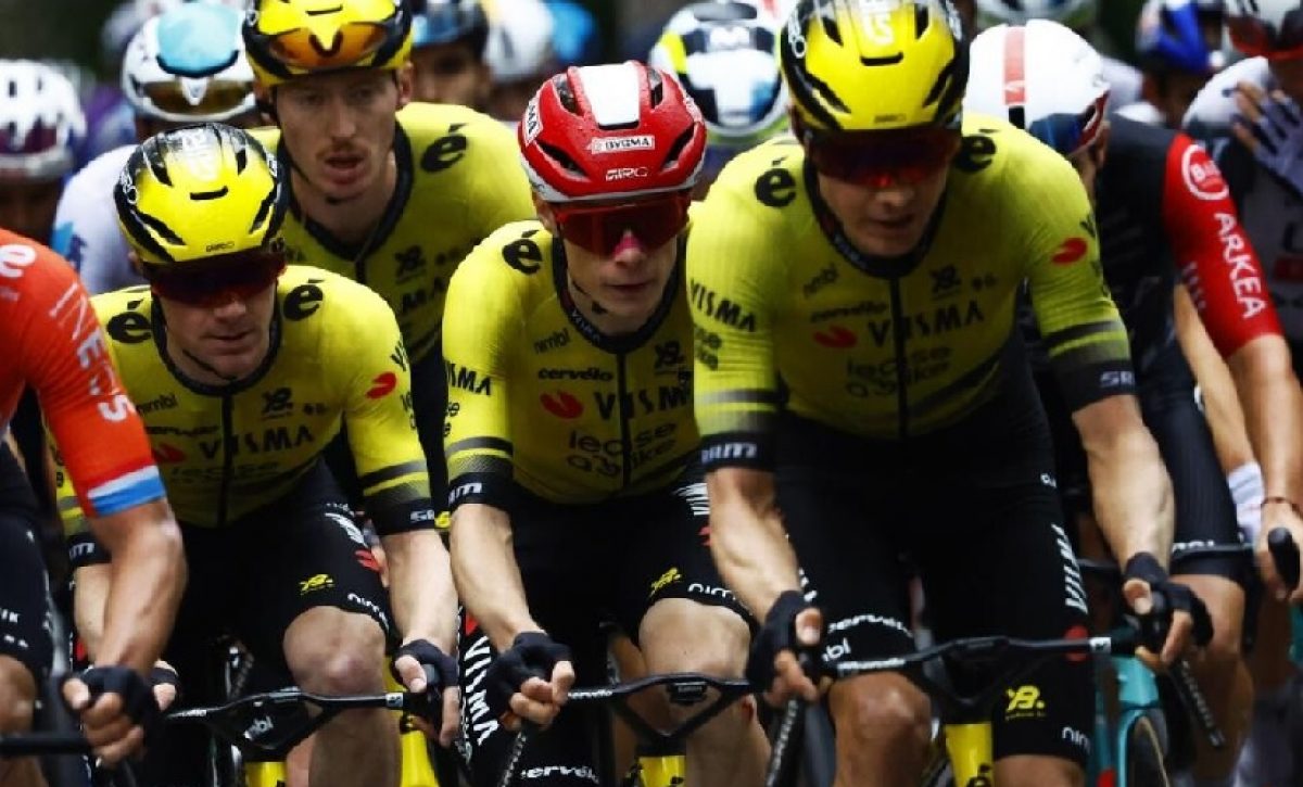 El equipo neerlandés Visma-Lease a Bike sufrió un robo masivo de bicicletas en plena Vuelta a España 2025. Los ladrones forzaron la entrada al camión