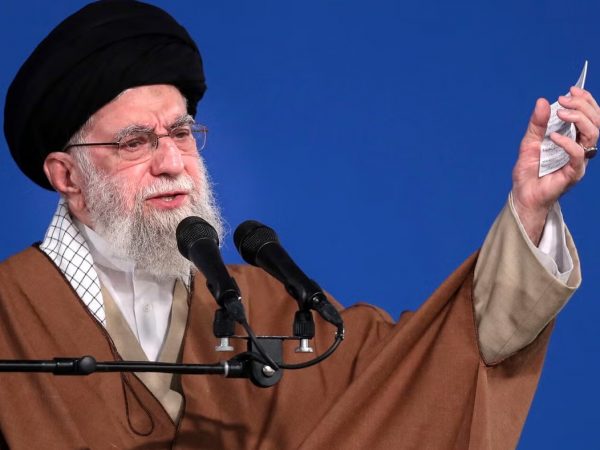 El líder supremo de Irán, Alí Khamenei, calificó a los manifestantes que protestan contra el régimen como “mercenarios” y lanzó advertencias contra Estados Unidos.