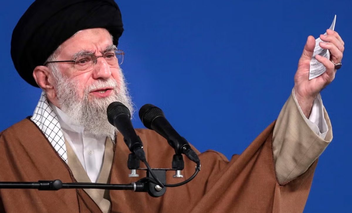 El líder supremo de Irán, Alí Khamenei, calificó a los manifestantes que protestan contra el régimen como “mercenarios” y lanzó advertencias contra Estados Unidos.