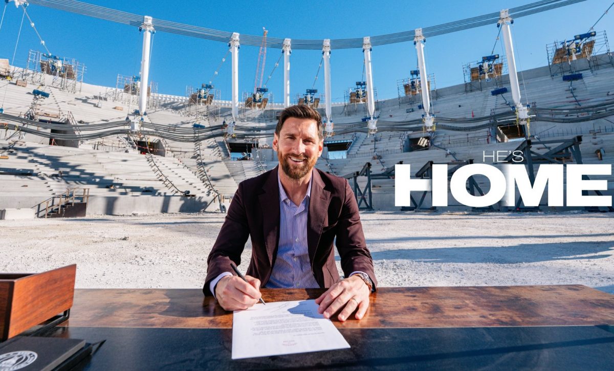 Leo Messi firmó su renovación de contrato en el estadio en construcción.