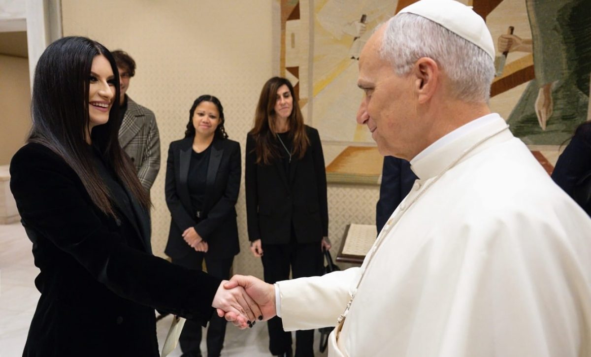 El emocionante encuentro entre Laura Pausini y el papa León.
