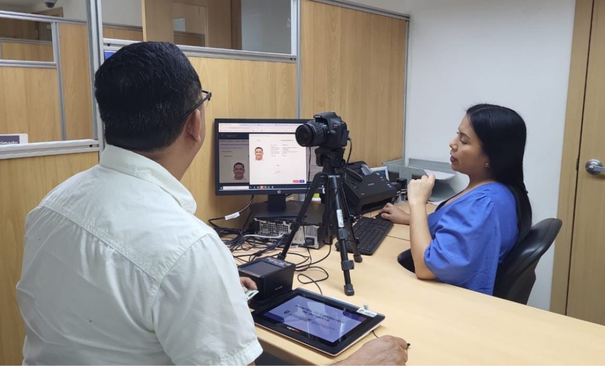 El pasaporte, en Ecuador, se emite sin turno en varias agencias del Registro Civil y se entrega en menos de una hora. (Registro Civil)