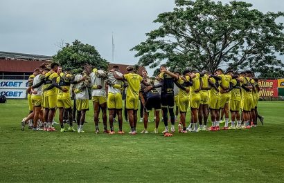 El plantel de Barcelona SC acordó disputar el partido ante Independiente del Valle este domingo, como homenaje a Mario Pineida, en medio del luto y la crisis interna por salarios adeudados.