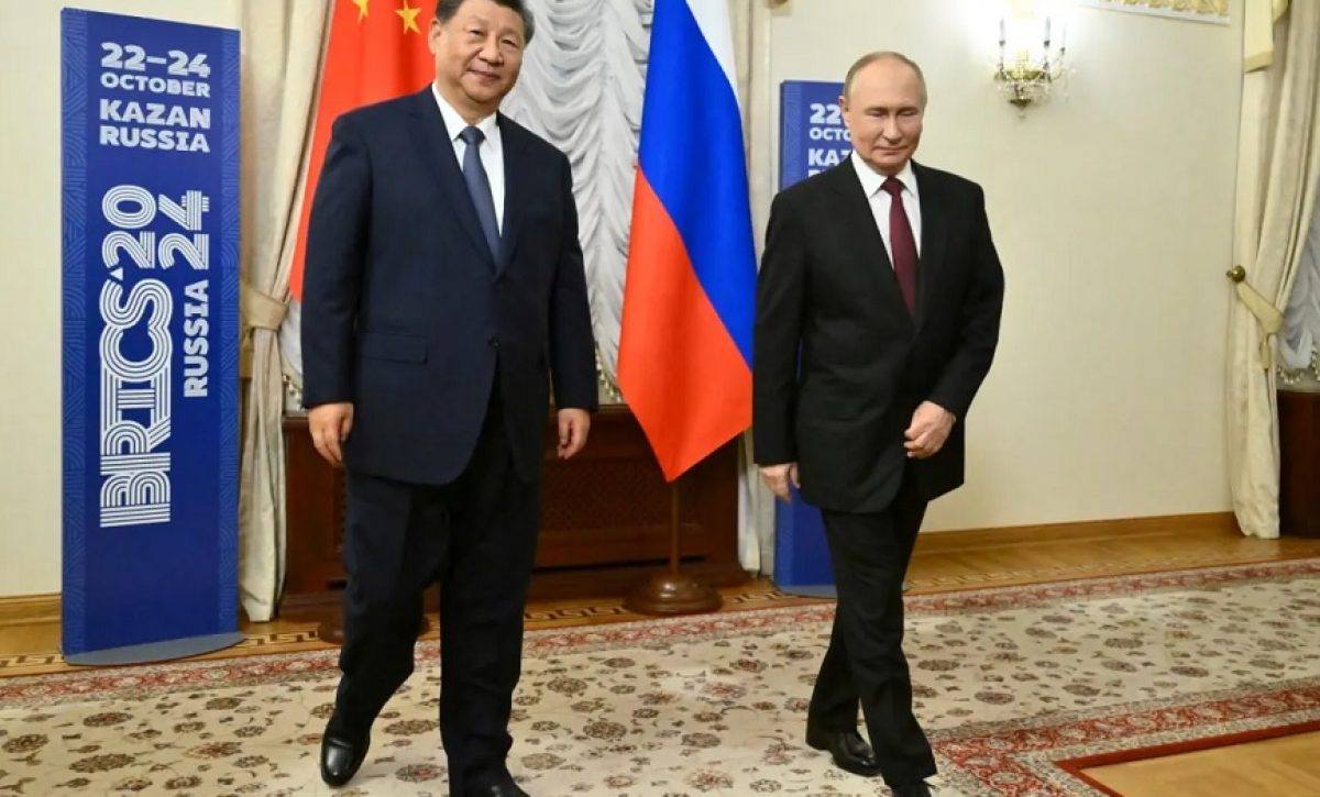 El presidente ruso, Vladímir Putin, inició una visita oficial de cuatro días a China, calificada como "sin precedentes" por su duración.
