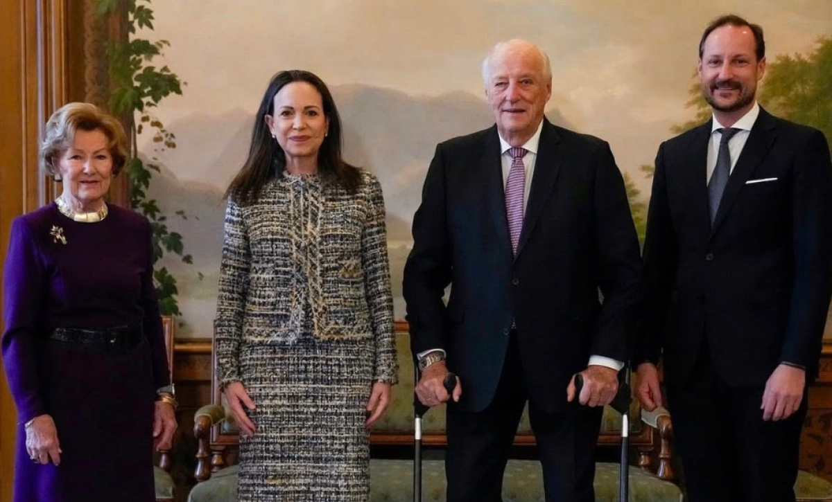Foto del encuentro entre María Corina Machado y Harald V, publicada por la Casa Real de Noruega.
