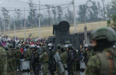 El riesgo país de Ecuador se eleva a 864 puntos, reflejando el impacto del paro nacional en este indicador económico. (API)