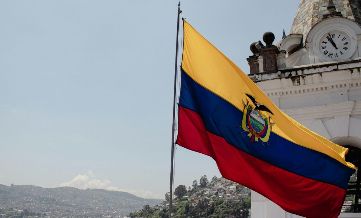 Ecuador: riesgo país sube 38 puntos a 690 tras triunfo del "No" en consulta de Noboa.