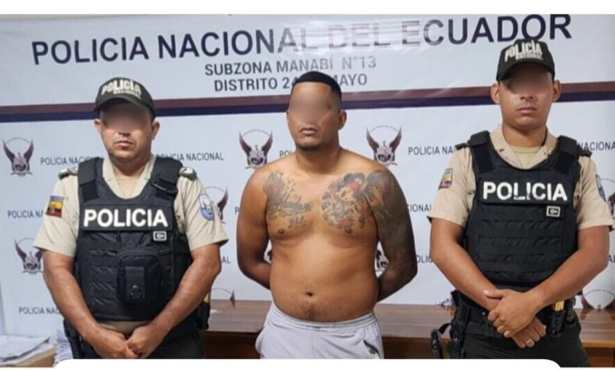 El sospechoso de agresión de su pareja fue puesto a órdenes judiciales junto al arma de furgo.