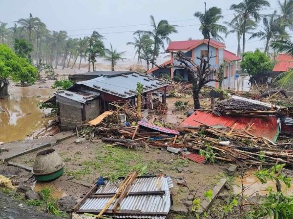 El supertifón Fung-wong azota Filipinas y deja sus primeras víctimas mortales y provoca evacuación de un millón de personas. (Philippine News Agency)