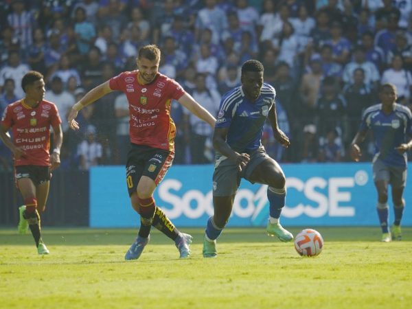 Emelec rescata un punto ante Deportivo Cuenca pese a jugar con diez