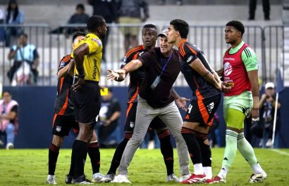 Emelec se muestra inconforme con arbitraje ante Liga de Quito en la Copa Ecuador
