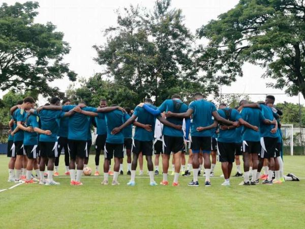 Emelec vuelve a paralizarse: el plantel se negó a entrenar este lunes por sueldos impagos