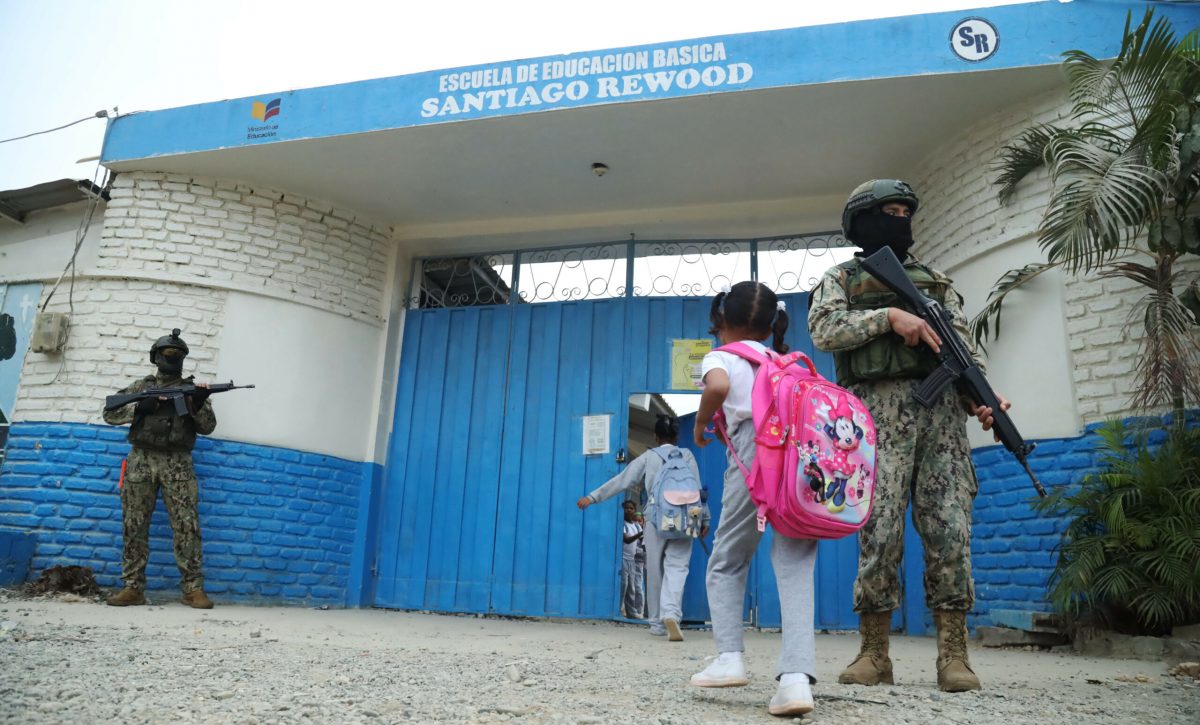 En Ecuador, 520 maestros denuncian extorsiones la delincuencia afecta gravemente al sector educativo