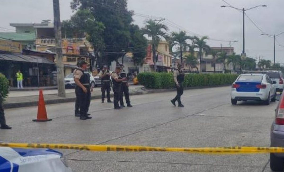 En los exteriores de un centro comercial asesinaron a tiros a un hombre, en la ciudad de Guayaquil.