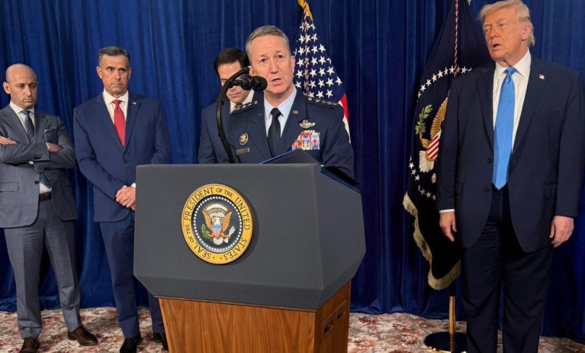 Dan Caine durante la rueda de prensa brindada este sábado.