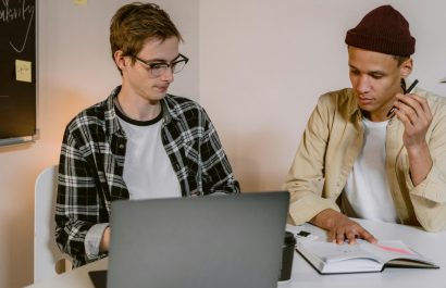 Estos son los requisitos que deben cumplir las personas de entre 15 y 24 años para afiliarse al IESS. (Pexels)