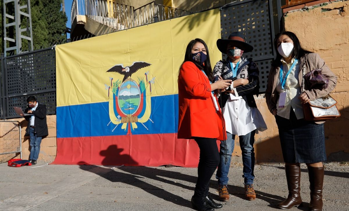 Votación de ciudadanos ecuatorianos en Murcia para las elecciones generales de su país