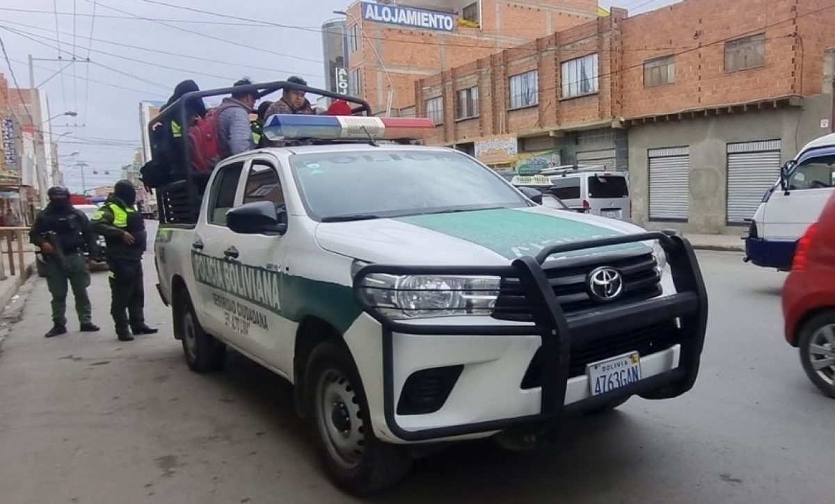 Policía fallece y otro resulta herido en enfrentamiento durante protestas en Bolivia
