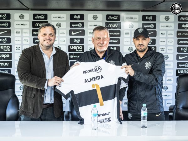 Éver Hugo Almeida asume por quinta vez como DT de Olimpia hasta 2026