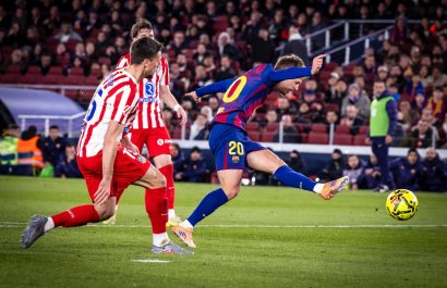 FC Barcelona remonta y derrota 3-1 al Atlético de Madrid y se reafirma en el liderato.