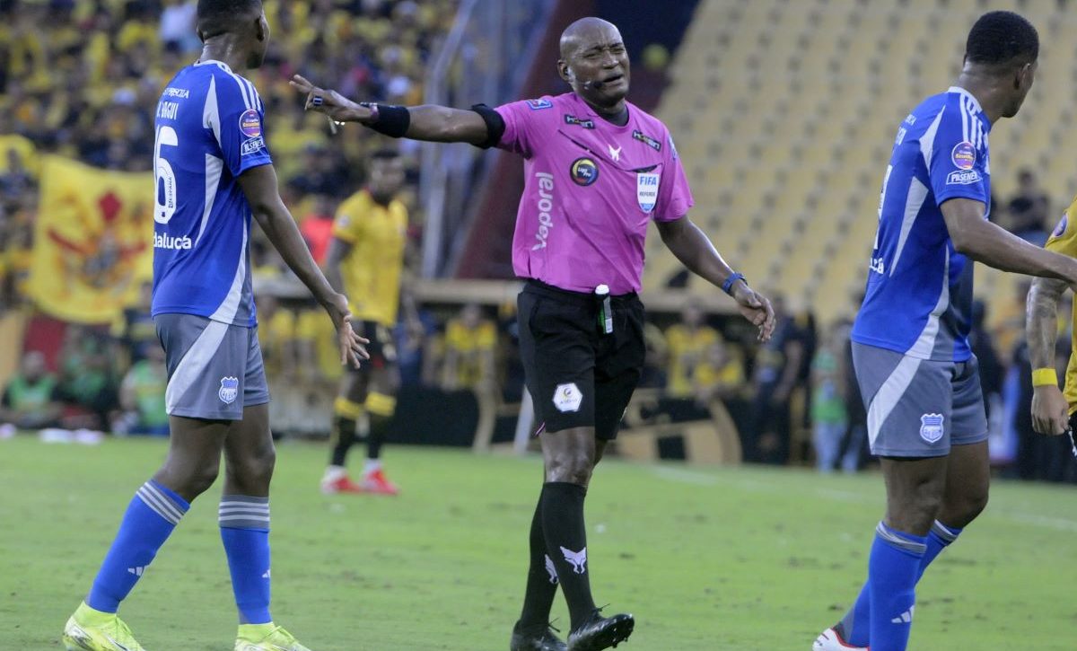 FIFA excluye a árbitros ecuatorianos del curso clave para el Mundial 2026