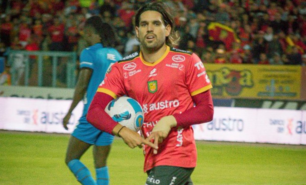 Pablo Magnín demandó a Deportivo Cuenca y el club tiene prohibido contratar jugadores.