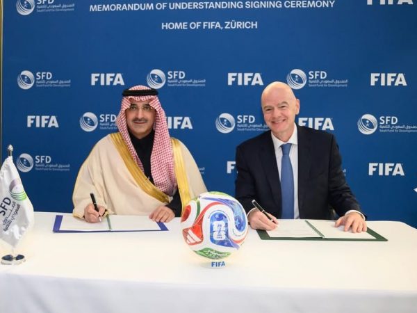 FIFA y Fondo Saudí firman acuerdo por hasta 1.000 millones de dólares en préstamos para estadios en países en desarrollo
