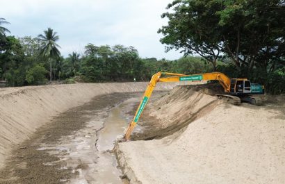 Pese a los valores pendientes, la prefectura realiza trabajos para recuperar el encauzamiento natural del río Chico.