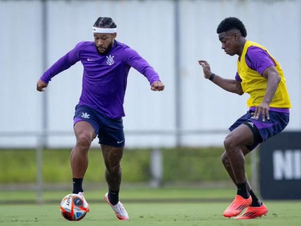 Félix Torres y Memphis Depay casi llegan a los golpes