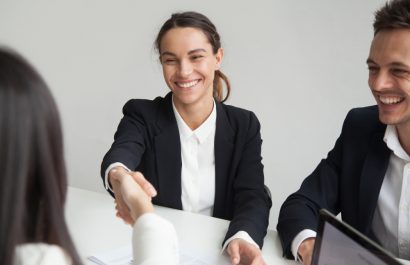 La Feria Nuevo Empleo en Cuenca ofrecerá puestos en sectores administrativos, legales, industriales y comerciales. También se buscan profesionales en mecánica automotriz, videografía, informática, arquitectura y diseño.