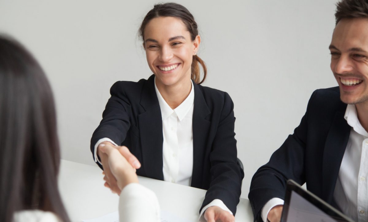 La Feria Nuevo Empleo en Cuenca ofrecerá puestos en sectores administrativos, legales, industriales y comerciales. También se buscan profesionales en mecánica automotriz, videografía, informática, arquitectura y diseño.