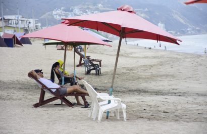 Feriado de Difuntos e Independencia de Cuenca Gobierno proyecta 1,2 millones de viajeros y $70 millones por feriado Feriado de Difuntos e Independencia de Cuenca: Gobierno proyecta 1,2 millones de viajeros y $70 millones por feriado