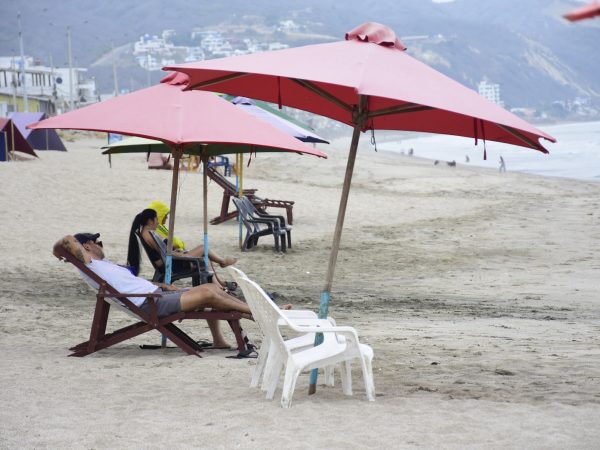 Feriado de Difuntos e Independencia de Cuenca: Gobierno proyecta 1,2 millones de viajeros y $70 millones por feriado