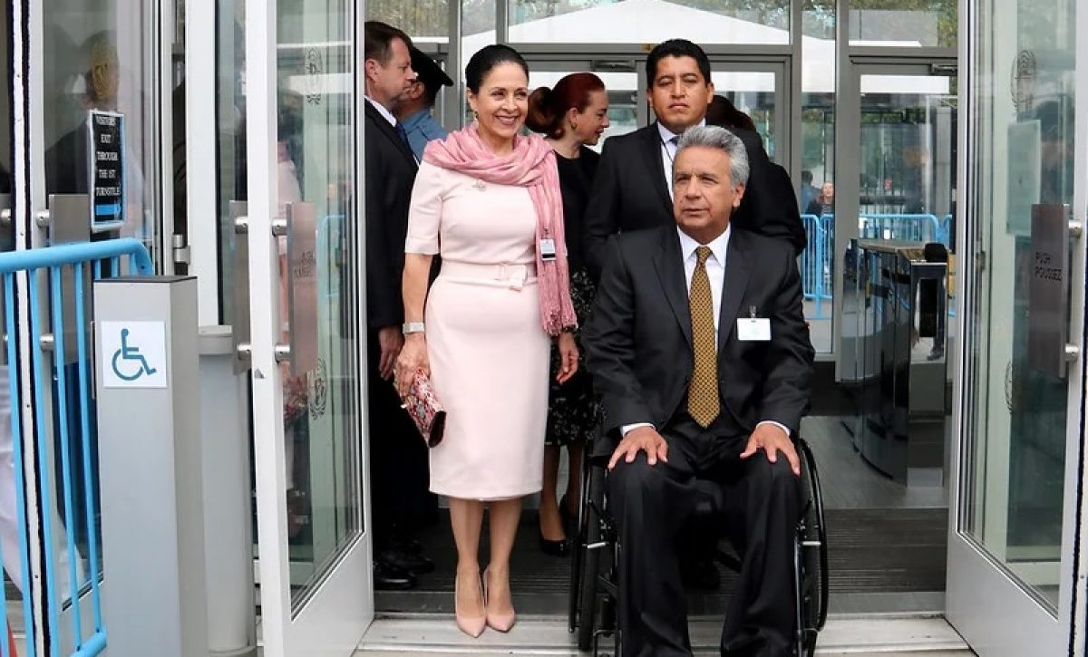 Fiscalía solicita que Lenín Moreno, su esposa y su hija se presenten periódicamente en Quito