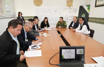 Auditores de partidos verifican impresión de papeletas para Referéndum 2025 en IGM. FOTO: @cnegobec.