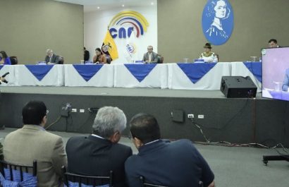 Las autoridades del CNE anuncian los resultados. FOTO: @@cnegobec.