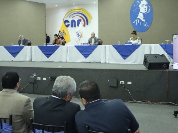 Las autoridades del CNE anuncian los resultados. FOTO: @@cnegobec.