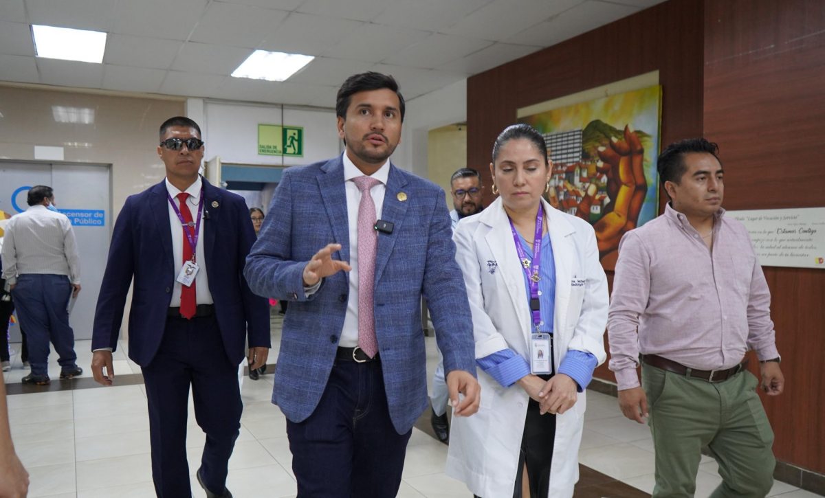 El exministro de Salud, Jimmy Martin Delgado en una visita a un hospital. FOTO: @jimmymartinec.
