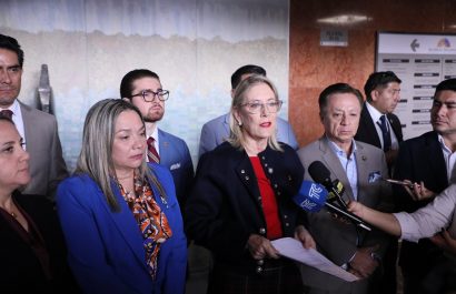 La legisladora nacional Annabella Azin presentó el Proyecto de Ley para Proteger a Niños, Niñas y Adolescentes frente a las Drogas y el Reclutamiento Delictivo. FOTO: @AsambleaEcuador.
