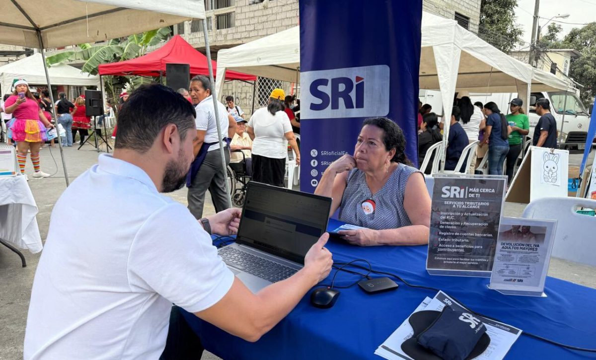 Una de las brigadas informativas realizadas por el SRI. Fotografía: @SRIoficialEc